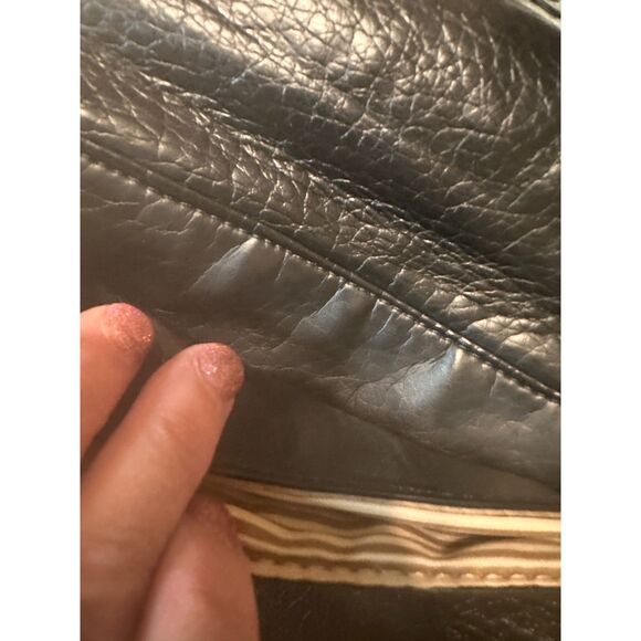 Soft Vegan Leather Crossbody Flap Opening Listing is for 1 item only - Picture 4 of 11